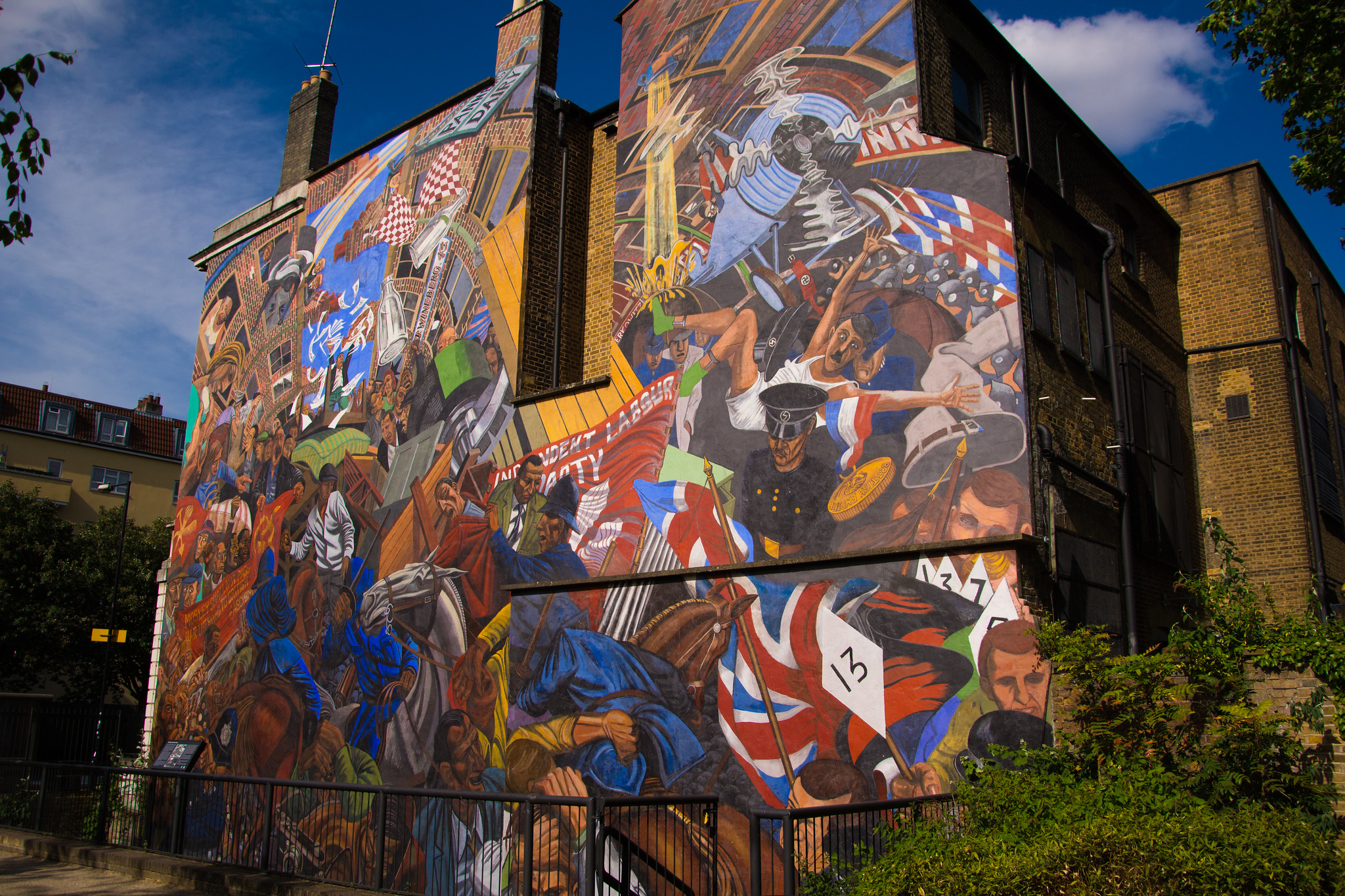 Un-straightforward lessons from history: reading about Cable Street
