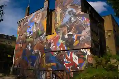 Un-straightforward lessons from history: reading about Cable Street